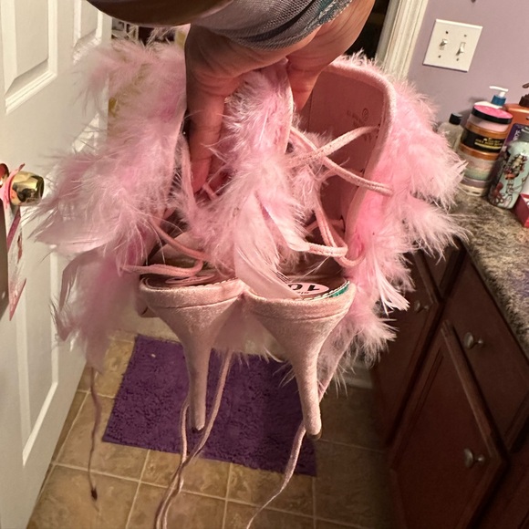 Pink flamingo Heels - Picture 2 of 9